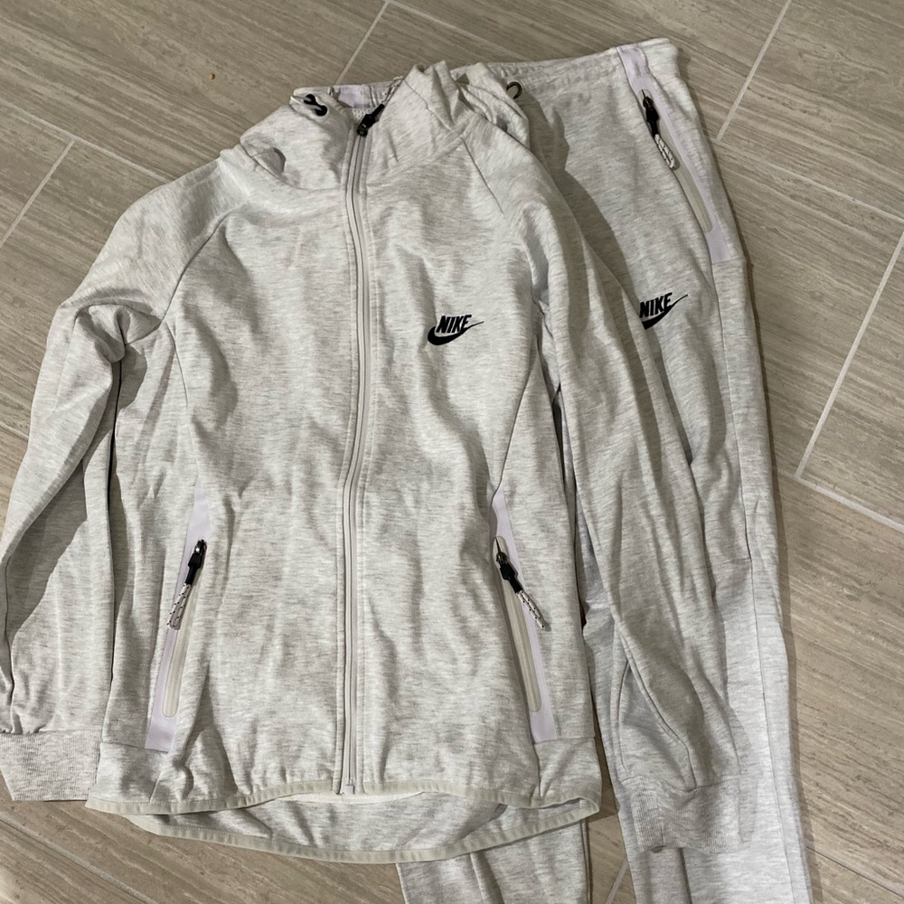 COPY - New with tags NIKE FULL OUTFIT
